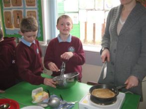 P4/5 Making Pancakes for Shrove Tuesday